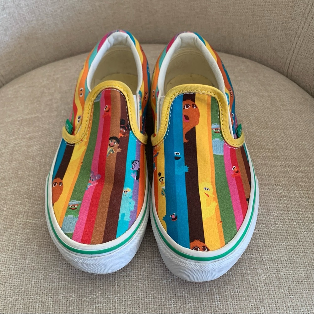 Vans X Sesame Street classic Slip on Sneakers Rainbow Stripes Youth‎ Size 1.0